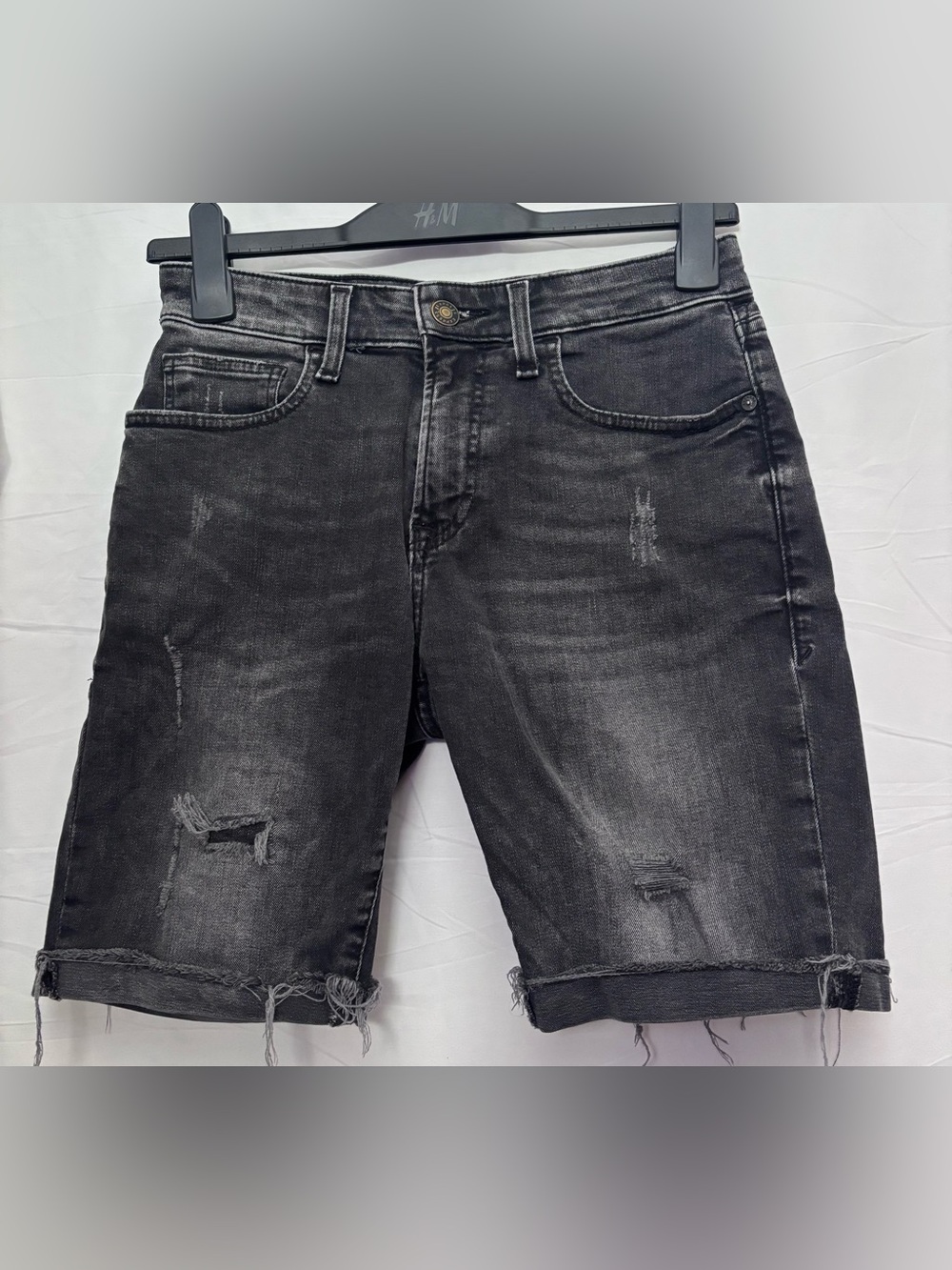 Express Men’s Black Distressed Denim Jeans Shorts Size 29 Slim. Inseam 8 1/2